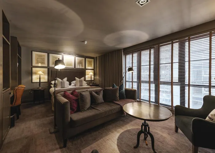 Top Hotels Near West Regent Street, Glasgow