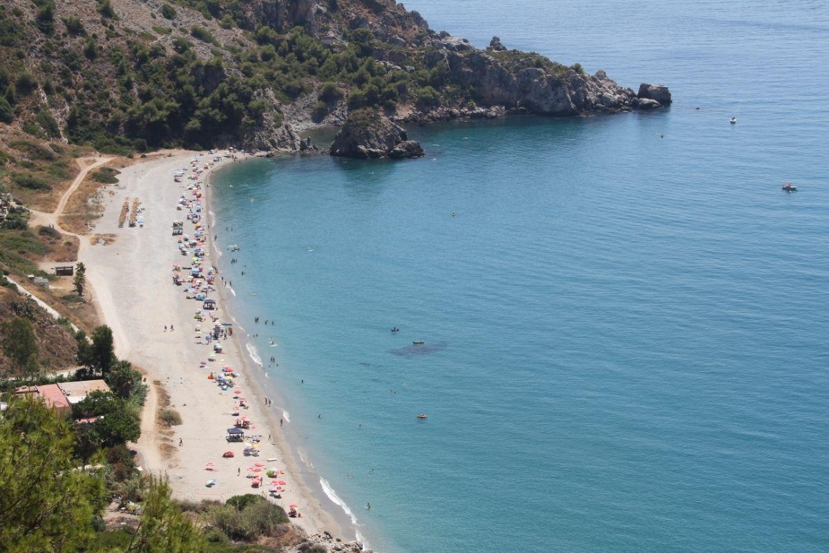 La plage de Cantarriján